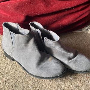 Faux suede Grey Booties